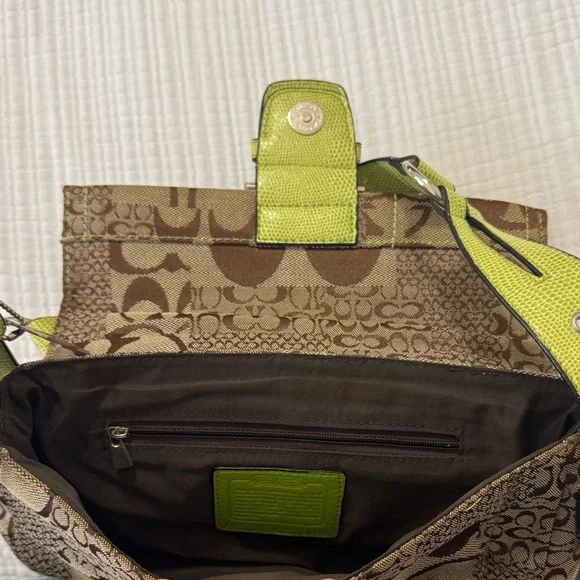 Coach Green and Brown Signature Shoulder Bag - Picture 4 of 5
